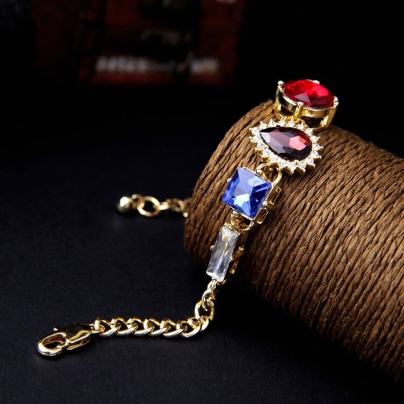 New Ivonne Destination Gold color Crystal Bracelet - Picture 4 of 5